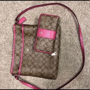 Coach Signature Crossbody w/Wallett